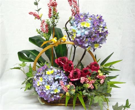 Pretty Pompoms Florist: Flower arrangement (Artificial)