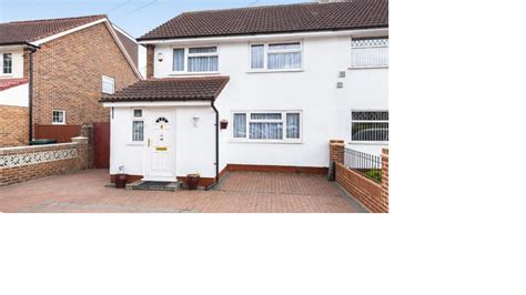 Stanwell Staines Upon Thames 4 Bed Semi Detached House Comet Road