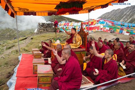 Eleventh Panchen Lama Visits Lhamo Lhatso Lake Xinhua English News Cn