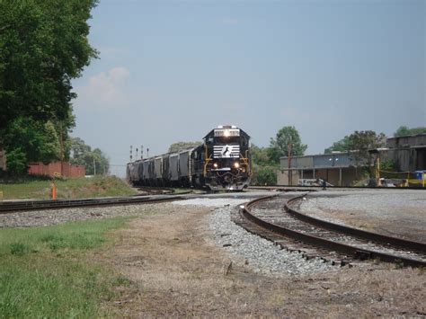 Triangle Trains: The Railroad/Railfan Blog: A couple of trains around ...