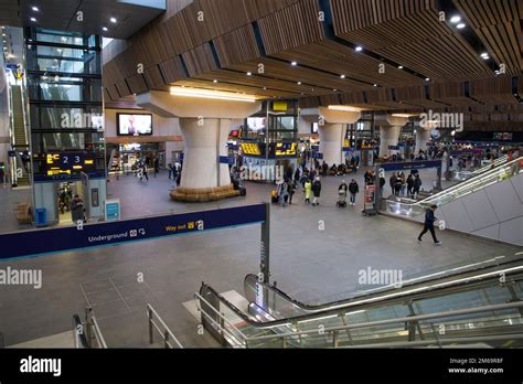 Concourse At London Bridge Station National Rail Stock Photo Alamy