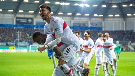 Vfb Stuttgart Steht Im Pokal Viertelfinale Erst Eigentor Dann Last