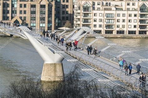 Puente del Milenio Puente peatonal sobre el río Támesis LONDRES ES