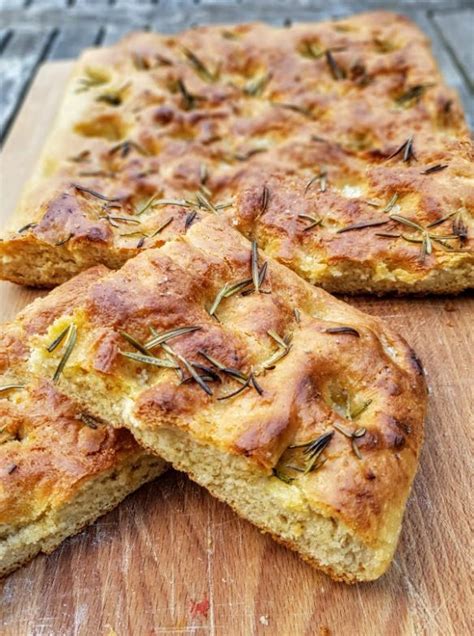 Focaccia à la farine de pois chiches et romarin Foccacia recette