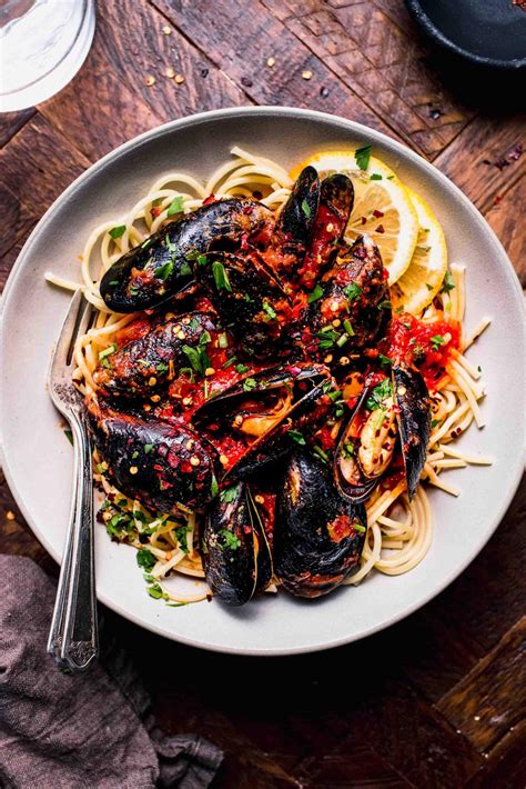 The BEST Mussels Marinara (Easy 20-Minute Recipe)