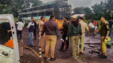 Nashik 12 Dead Several Injured After Bus Hits Container Catches Fire India Tv