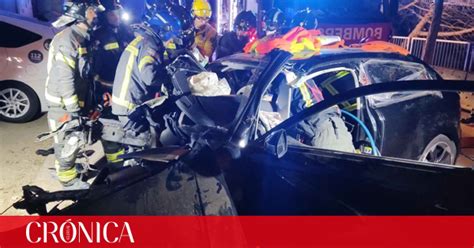 Tres jóvenes en estado crítico tras un brutal accidente de tráfico