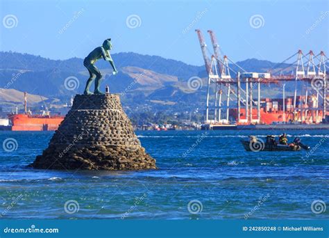 Statue Of A Maori Warrior One Tree Hill Auckland New Zealand