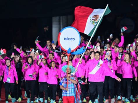 Delegación Mexicana desfila en inauguración de Juegos Panamericanos