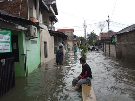 Hundreds Forced To Evacuate As Monsoon Floods Slam Indonesian Capital