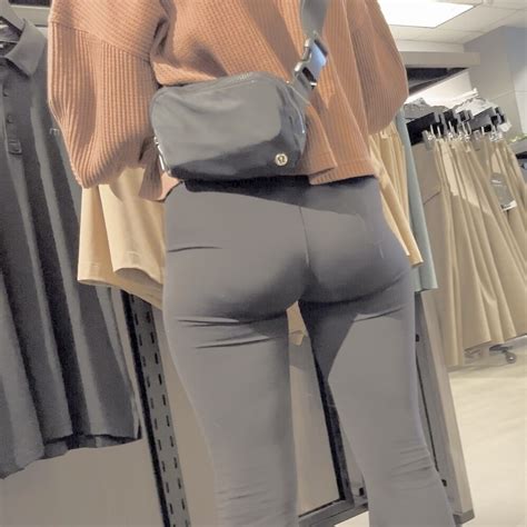 Gorgeous And Insanely Tight College Blonde Spandex Leggings Yoga