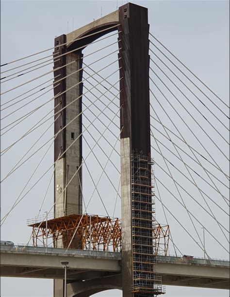 Instalada Casi Por Completo Una De Las Marquesinas De Seguridad En El