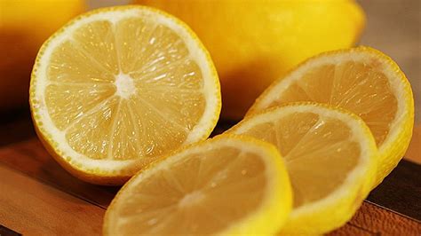 Lemon Side Effects सावधान इनलोगों को भूल से भी नहीं करना चाहिए नींबू का सेवन आप भी जान लें