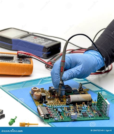 Electronics Repair Service-the Master Checks the Electronic Unit and
