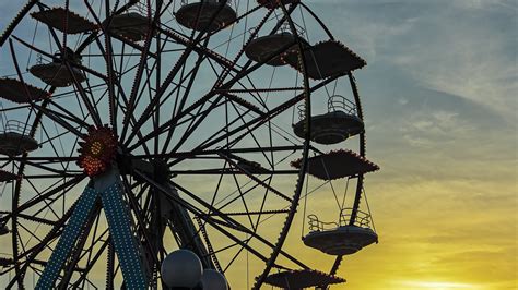 Ferris wheel funfair sunset 41475632 Stock Video at Vecteezy