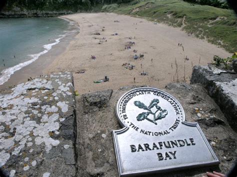 Barafundle Bay, Pembrokeshire looking South-southwest Photo | UK Beach ...