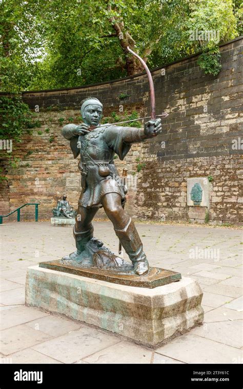 Robin Hood Statue Nottingham Stock Photo - Alamy