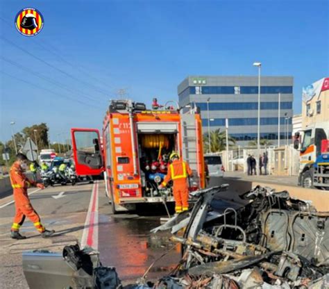 Muere el conductor de un coche al chocar con un camión en Puerto de Sagunto