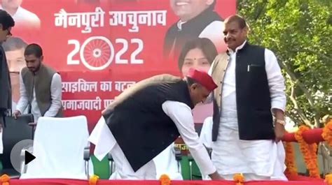 Mainpuri Bypoll Akhilesh Yadav Takes Blessings Of Shivpal Yadav While