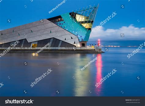 The deep aquarium hull Images, Stock Photos & Vectors | Shutterstock