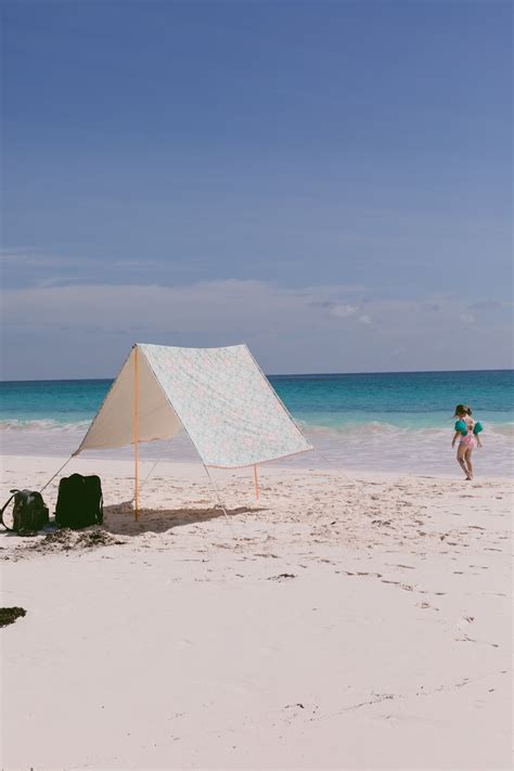 This DIY Beach Tent Fits in a Suitcase ⋆ Ruffled