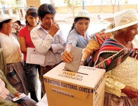 Un siglo después de primera elección en Bolivia recién votaron las mujeres