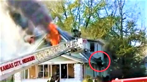 Caught On Camera Kansas City Firefighter Falls Off Roof Of Burning Home Statter911