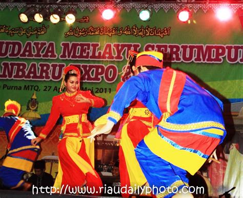 TARI KIPAS MENDU | RIAU DAILY PHOTO