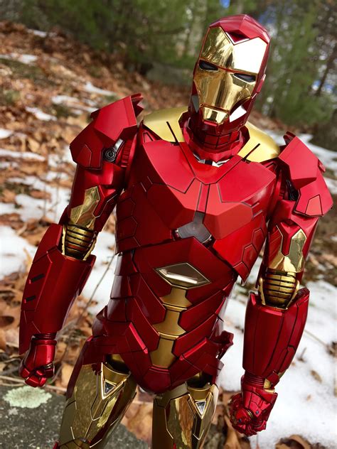 Hot Toys Sneaky Iron Man Retro Armor Review And Photos Mms 396 Marvel Toy News