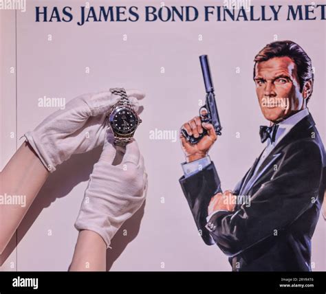 Subasta bonhams roger moore fotografías e imágenes de alta resolución