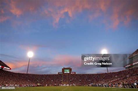 10,592 Gaylord Family Memorial Stadium Photos Stock Photos, High-Res ...