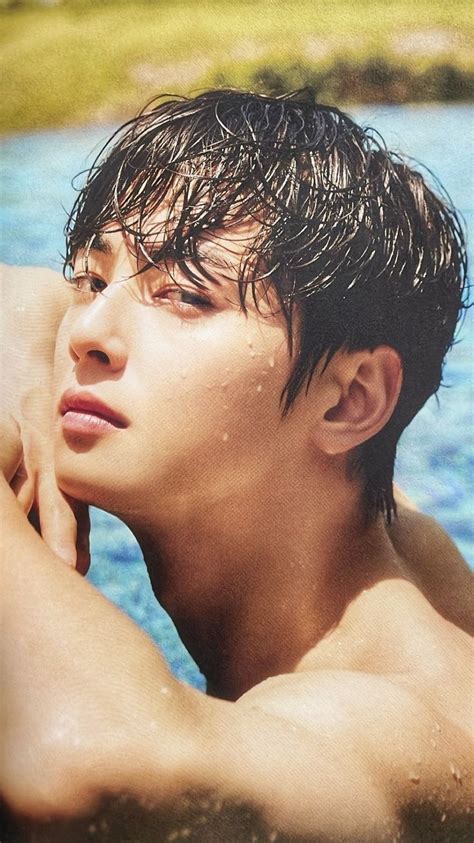 Cha Eun Woo Magazine Photobook 2022 Gambar Pacar Aktor Selebriti