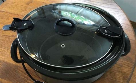 Crockpot w/ Locking Lid - Sherwood Auctions