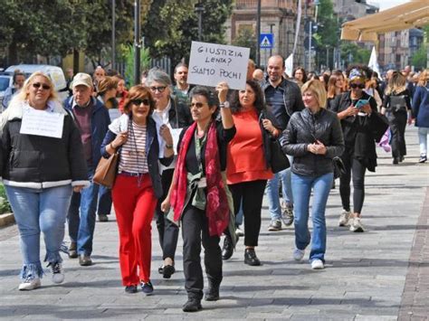 Bergamo Dopo Procura E Tribunale Protesta Il Personale Della