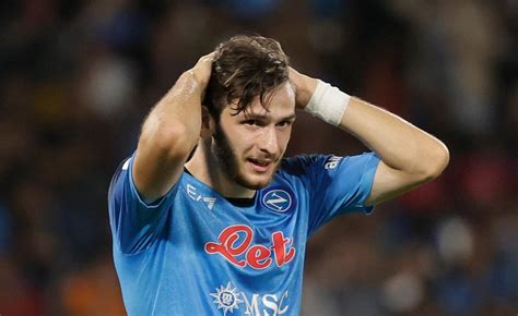 Pagelle Kvaratskhelia Samp Napoli Non Gliene Va Bene Una