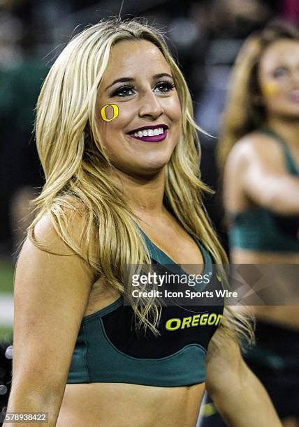 129 Oregon Ducks Cheerleaders 2014 Stock Photos, High-Res Pictures, and ...