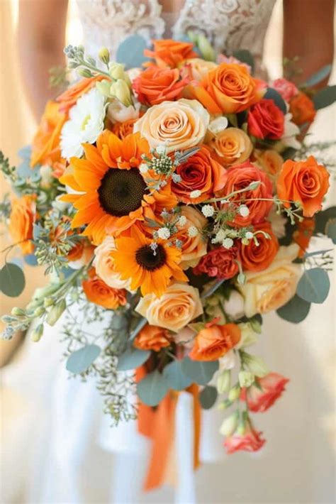 Sunflowers And Rose Wedding Bouquets Inspiring Ideas Confetti Roses