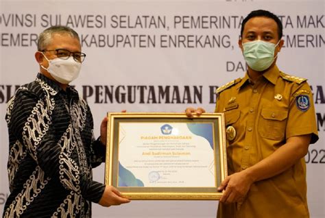 Gubernur Sulsel Memang Top Diam Diam Raih Penghargaan Bergen Genpi