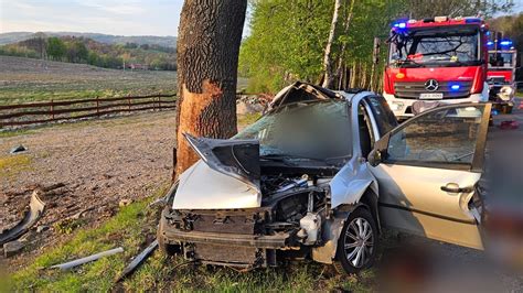 Tragiczny Wypadek Na Dolnym L Sku Nie Yje Letni Kierowca