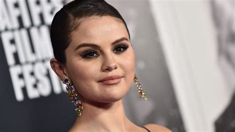 ¿por Qué Es Un éxito Rare Beauty La Marca De Belleza De Selena Gómez