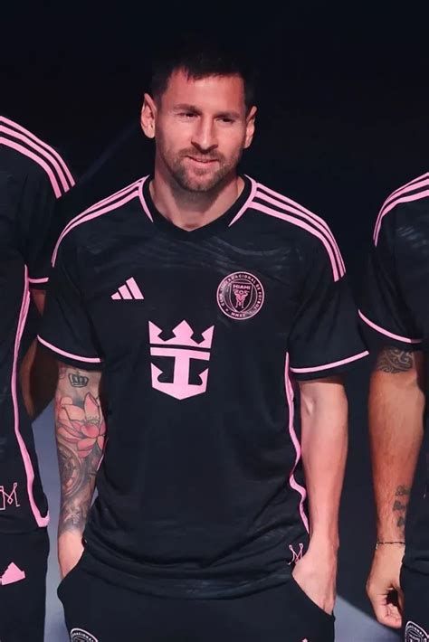 Lionel Messi Estrenó Un Crucero Y Presentó La Nueva Camiseta Del Inter Miami Bolavip Argentina