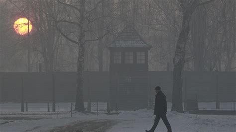 Sobrevivientes de Auschwitz conmemoran su liberación