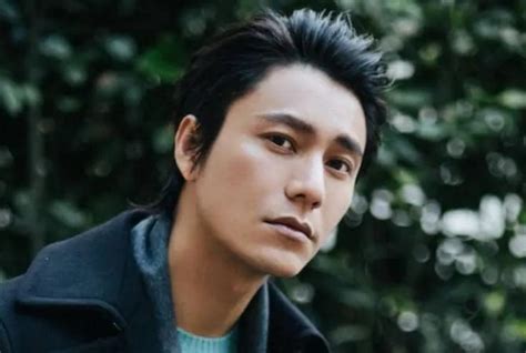 46 Year Old Chen Kun Took A Group Photo With His Mother And Son To