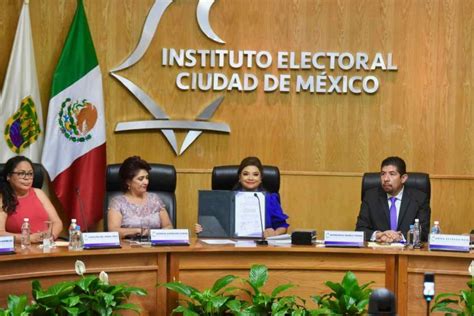 Clara Brugada Recibe Constancia Que La Acredita Como La Próxima Jefa De Gobierno De La Cdmx