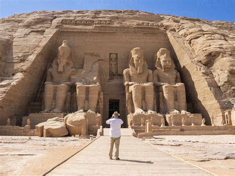 El Gran Templo de Abu Simbel con sus cuatro icónicas estatuas colosales