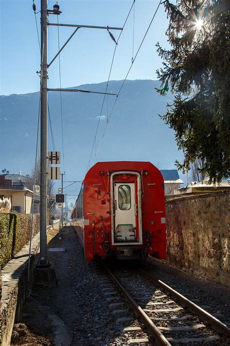 Nun F Hrt Der Rhb Regio Zug Von St Moritz Nach Tirano Auf Den Letzten