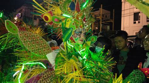 Meski Diguyur Hujan Semarang Night Carnival 2016 Tetap Meriah