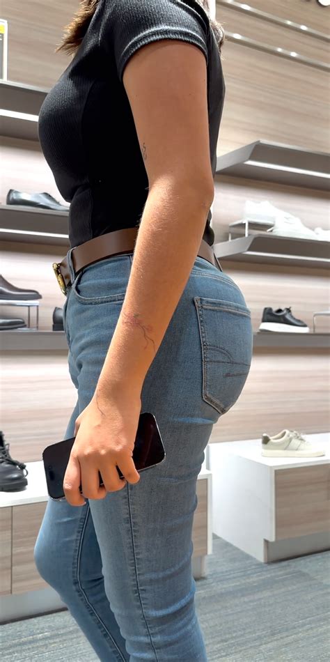 Cute Girl W Juicy Big Ass In Tight Jeans Tight Jeans Forum