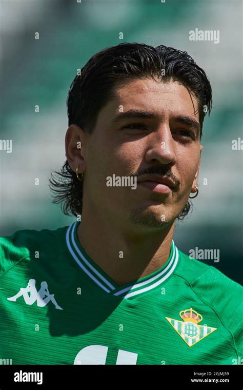 Hector Bellerin Poses For Photo During His Presentation As New Player