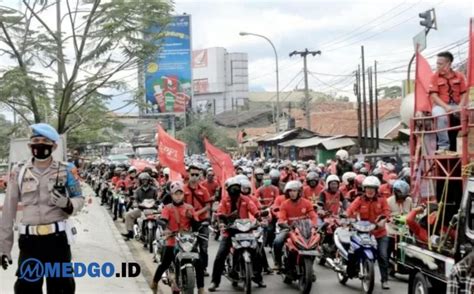 Tolak Omnibus Law Buruh Bandung Raya Gelar Aksi Demo Turun Ke Jalan